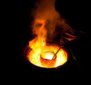 hot crucible for melting metal